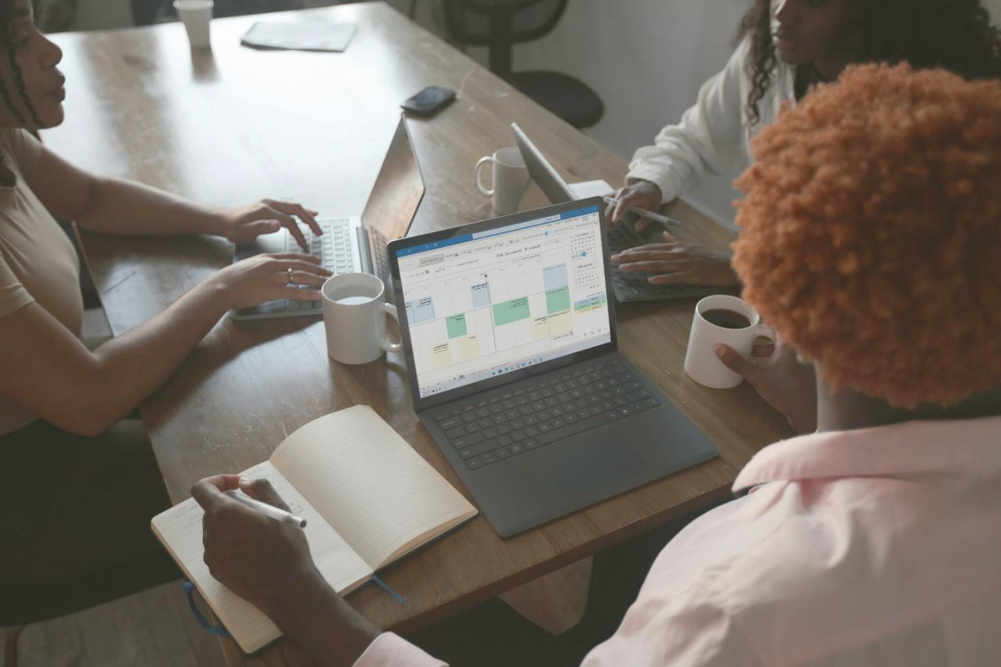 Collaborative learning environment with financial modeling instruction